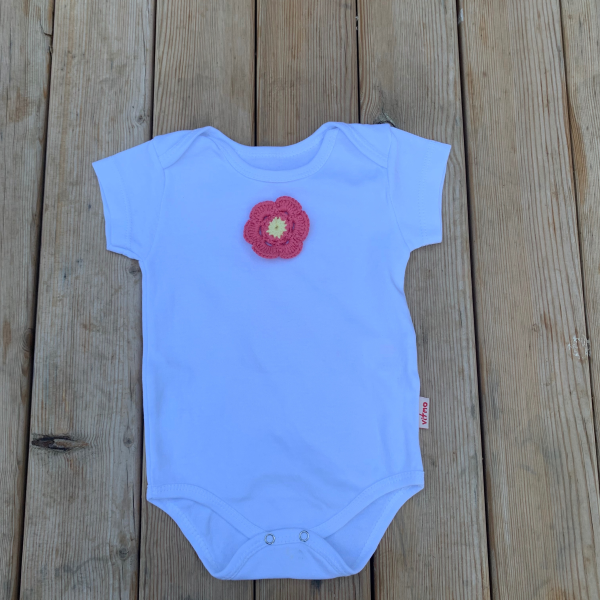 Pamuklu Kısa Kollu Beyaz Body- El Örgüsü Organik Pamuk Çiçekli